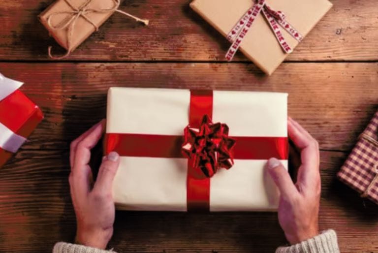 Christmas Is Just 10 Days Away, Here Are 10 Last-Minutes Gifts Ideas That Are Still Meaningful